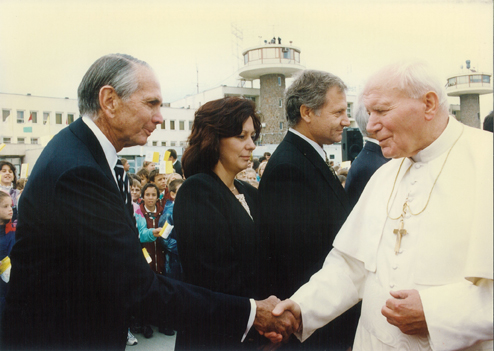 Donald greeting Pope John Paul II