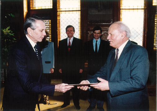 Presenting credentials to President Arpad Goncz