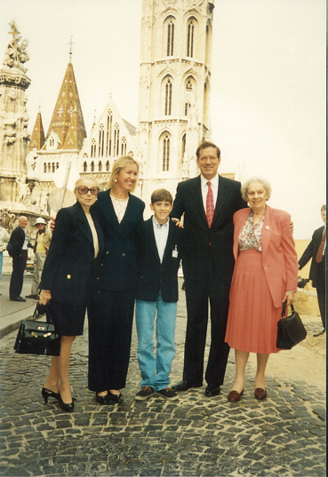 Vera with New York governor George Pataki’s family